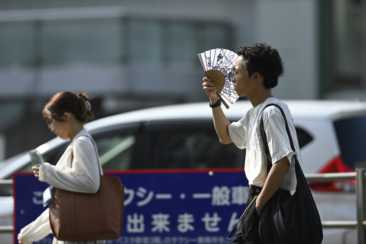 Tokyo ha invitato i dipendenti pubblici a indossare pantaloni corti per risparmiare sull’aria condizionata