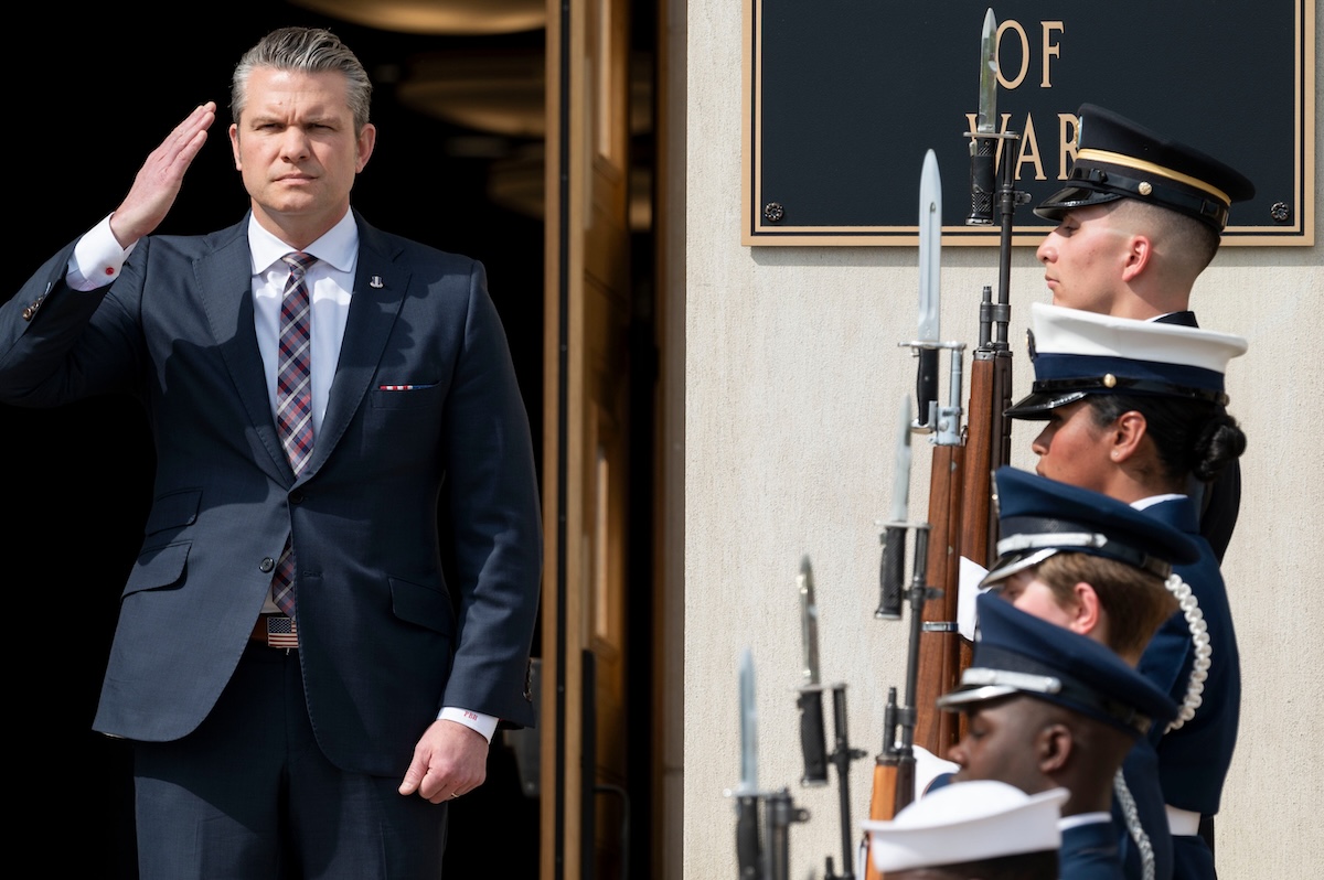 Il segretario alla Difesa, Pete Hegseth, il 13 aprile