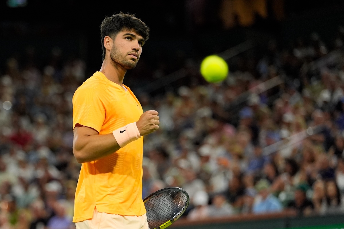 Il tennista Carlos Alcaraz salterà gli Internazionali d’Italia e il Roland Garros per un infortunio