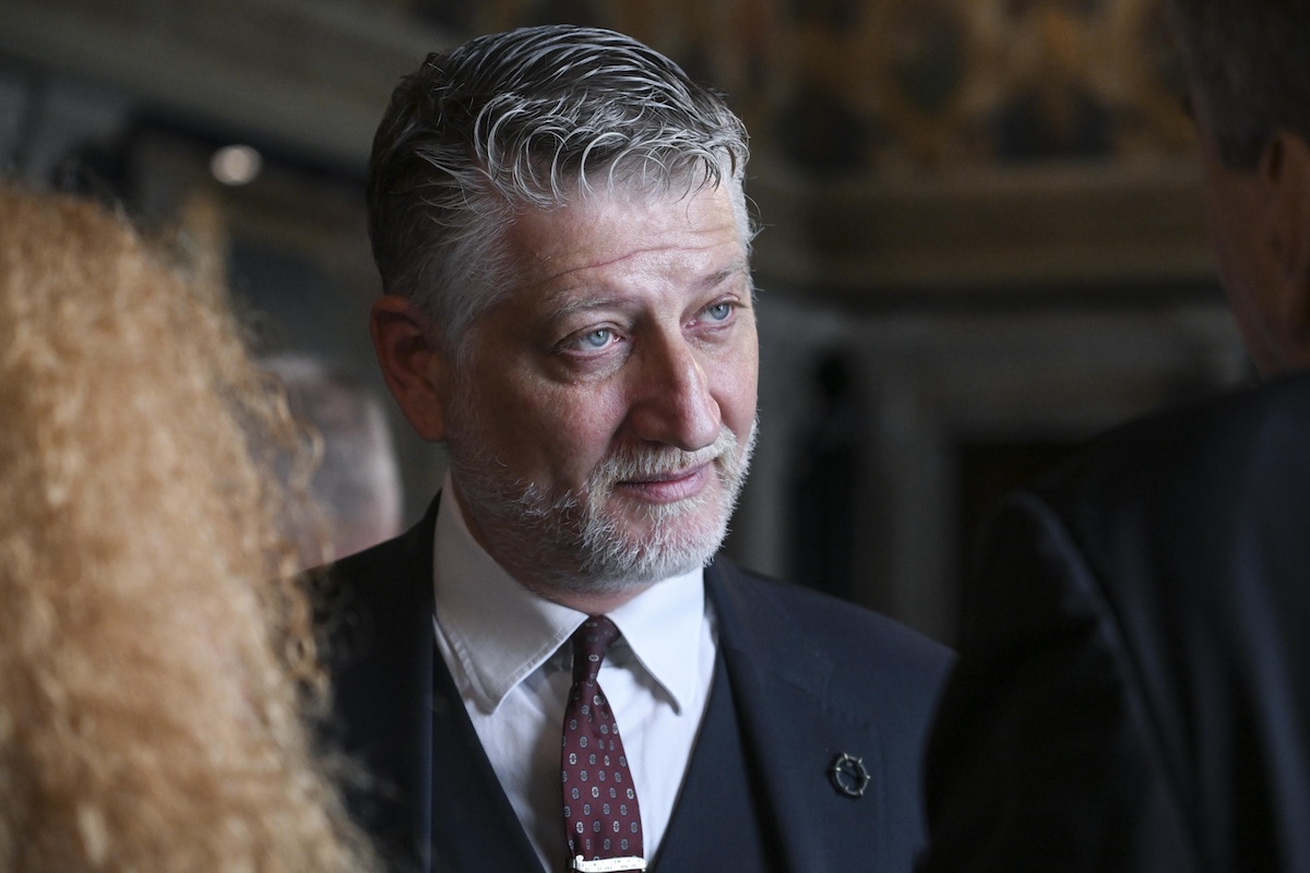 Il ministro della Cultura Alessandro Giuli non parteciperà alla cerimonia d’inaugurazione della Biennale di Venezia