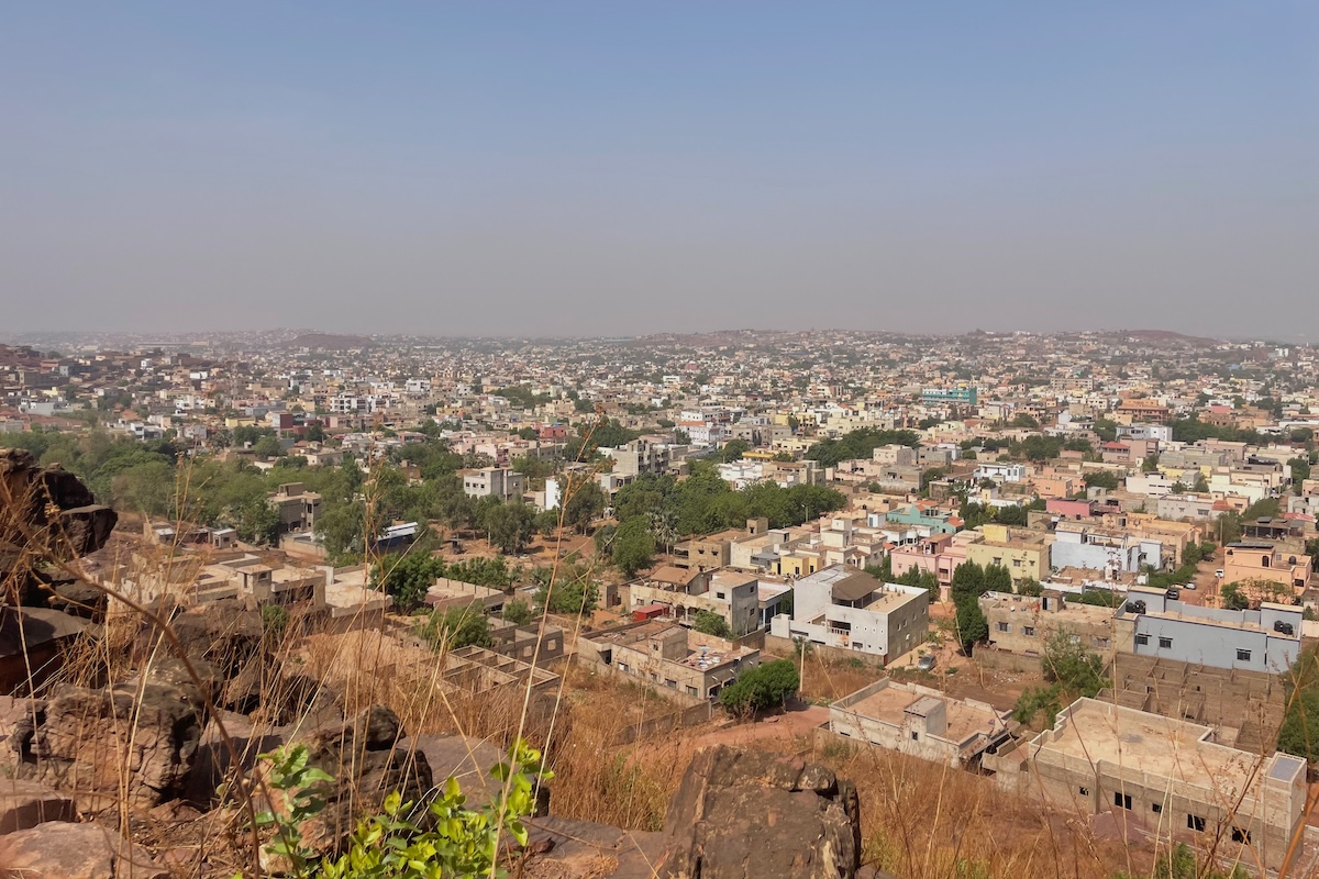L’esercito del Mali ha detto che sta affrontando un attacco coordinato di gruppi armati in tutto il paese