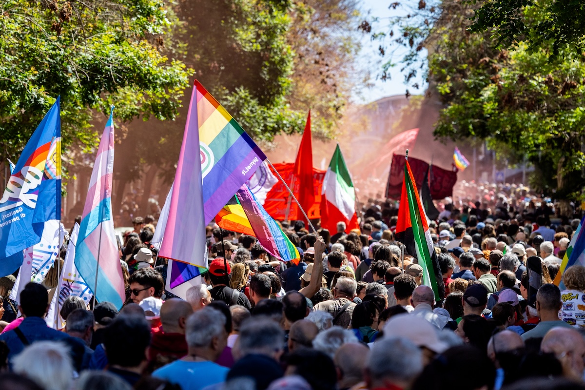 A Roma due persone che partecipavano al corteo per il 25 aprile sono state ferite da colpi di pistola ad aria compressa