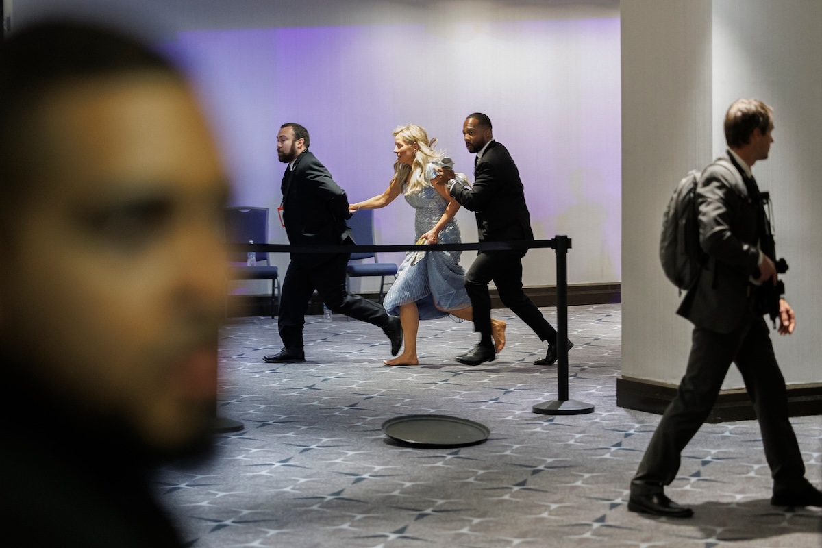 Un uomo ha sparato fuori da un evento con Trump