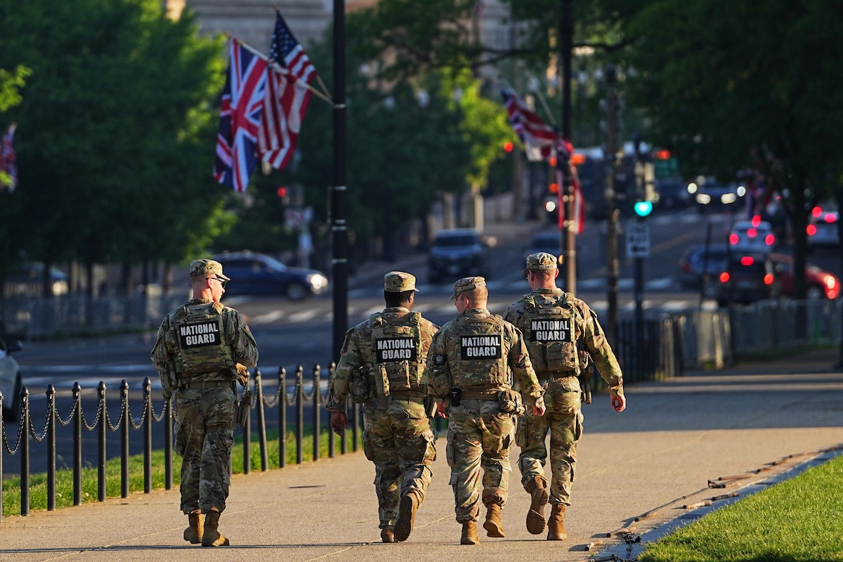 Alcuni membri della Guardia Nazionale statunitense a Washington, il 27 aprile 2026 (AP Photo/Matt Rourke)