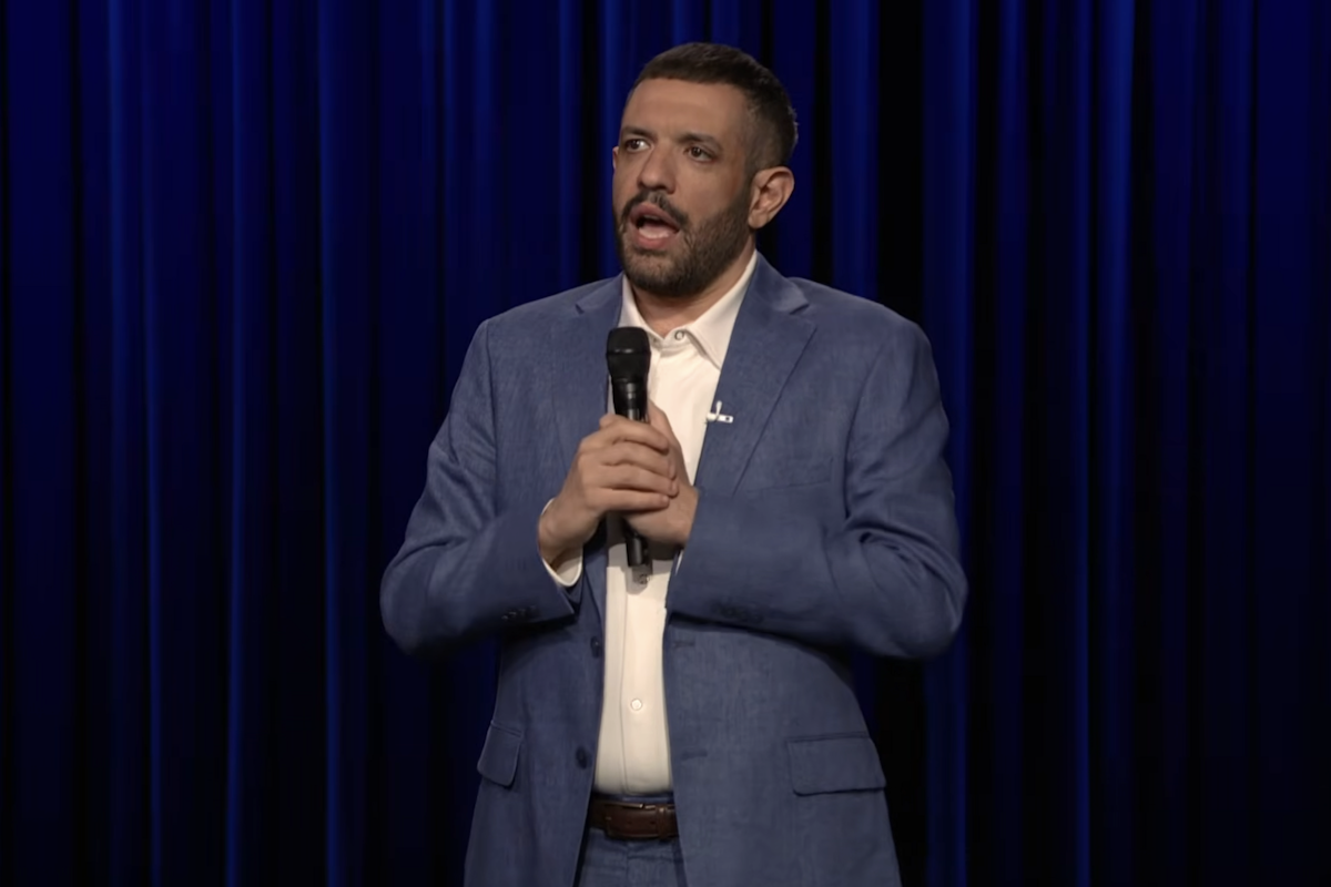 Leggi l'articolo: Il comico di stand up italiano Francesco De Carlo da Jimmy Fallon