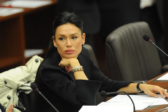 Come funzionerebbe la revoca della grazia a Nicole Minetti