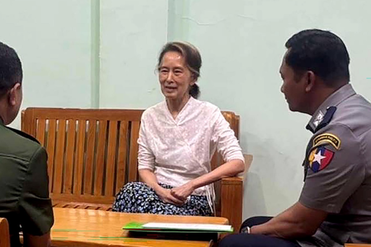 L’ex leader del Myanmar Aung San Suu Kyi verrà trasferita agli arresti domiciliari, dice la giunta militare che governa il paese 