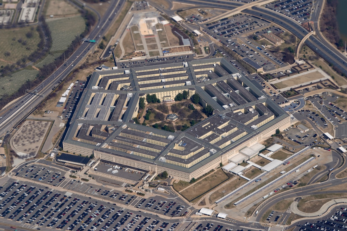 Il Pentagono si è accordato con varie aziende tecnologiche per usare i loro modelli di intelligenza artificiale in ambito militare
