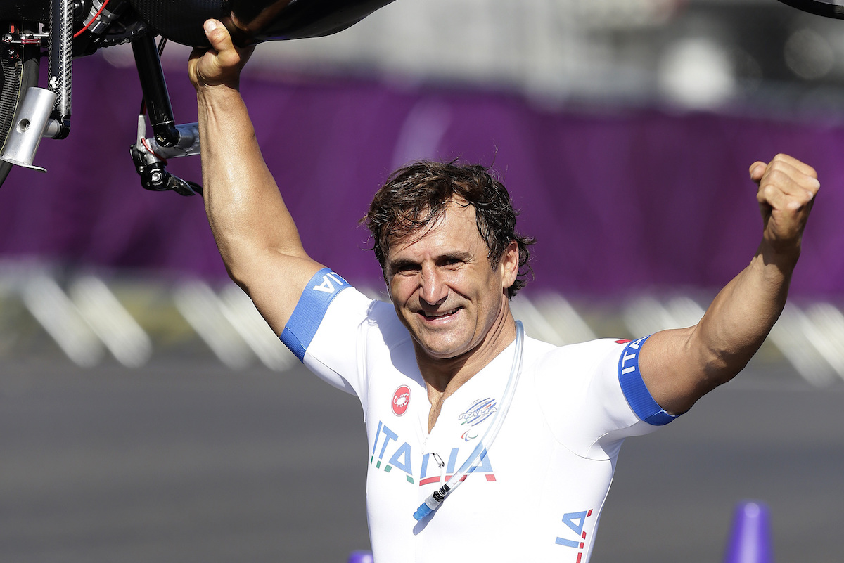 È morto l’ex pilota e atleta paralimpico Alex Zanardi