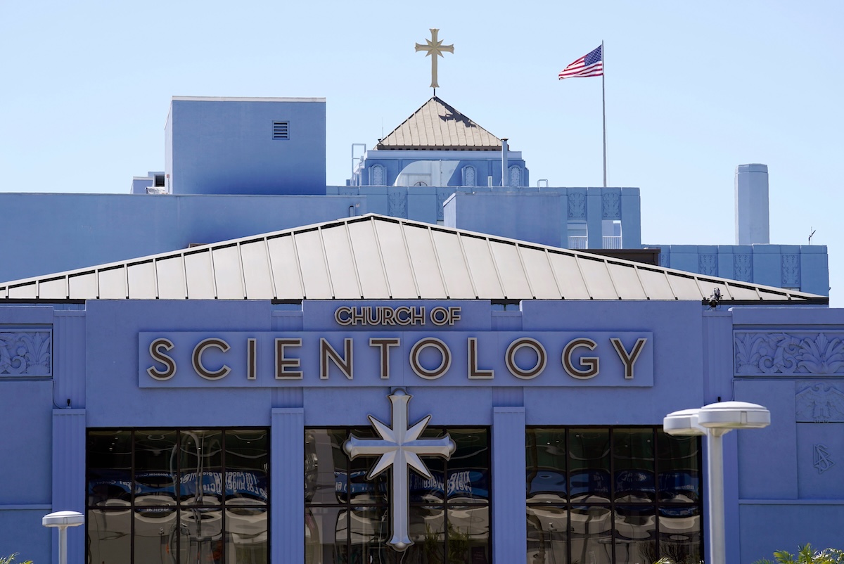 Le irruzioni nelle chiese di Scientology per filmare il più possibile