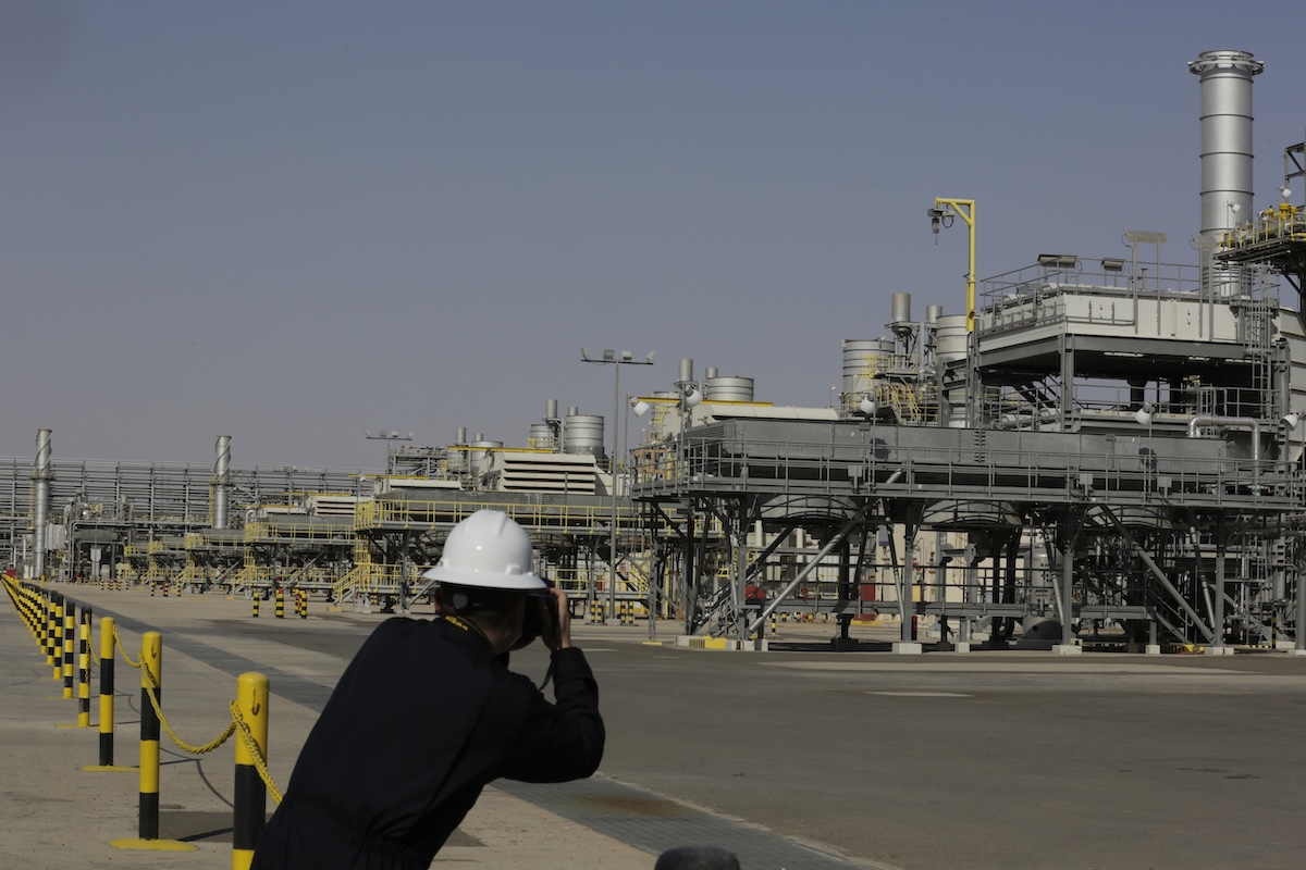 L’OPEC+ ha deciso di aumentare la produzione di petrolio, per la terza volta da quando è iniziata la guerra in Medio Oriente