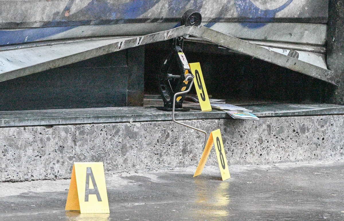 Sono stati condannati per omicidio i gestori di un bar di Milano che nel 2024 uccisero un uomo che aveva appena derubato il loro locale