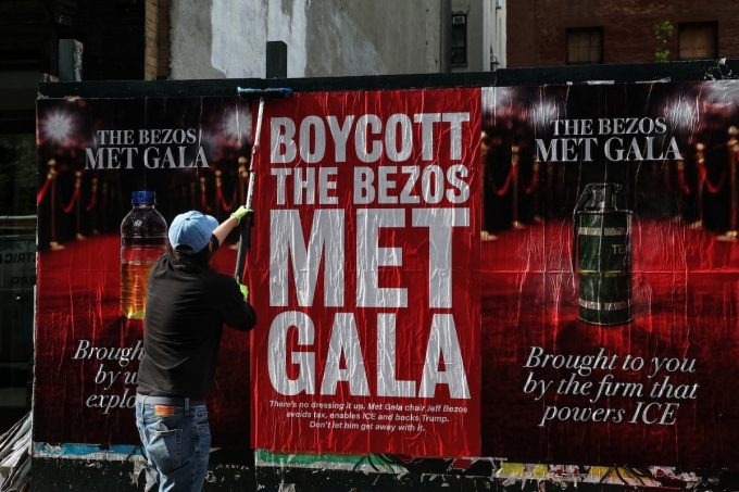 Molti non vogliono Jeff Bezos al Met Gala