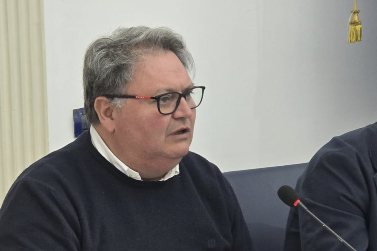 Il sindaco di Torre Annunziata, Corrado Cuccurullo, ha presentato le dimissioni a causa delle critiche del procuratore Nunzio Fragliasso