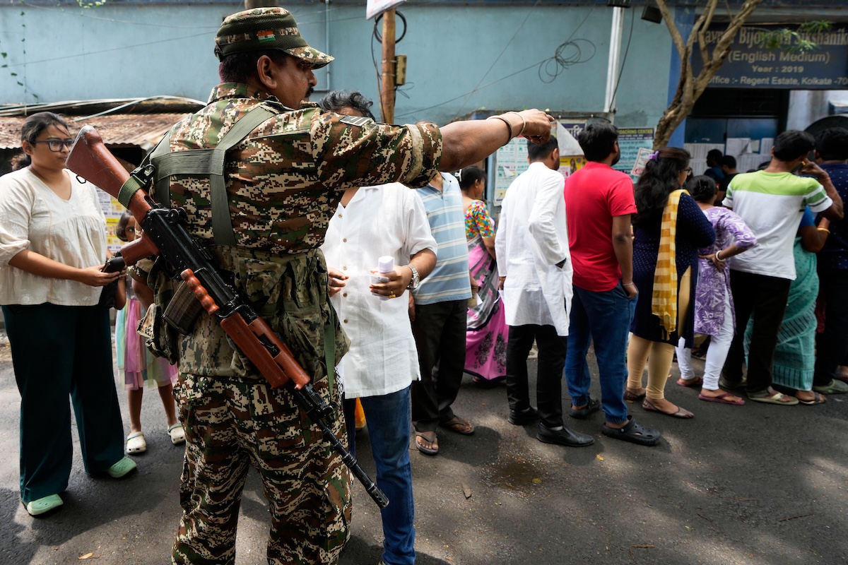 Centinaia di persone sono state arrestate per le violenze compiute dopo le elezioni nel Bengala Occidentale, vinte dal partito di Modi