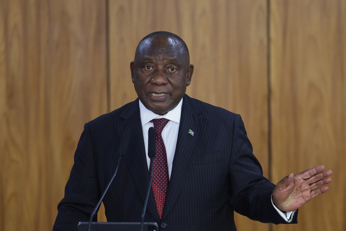 Per la Corte Costituzionale sudafricana, il parlamento non avrebbe dovuto bloccare l’impeachment del presidente nel 2022