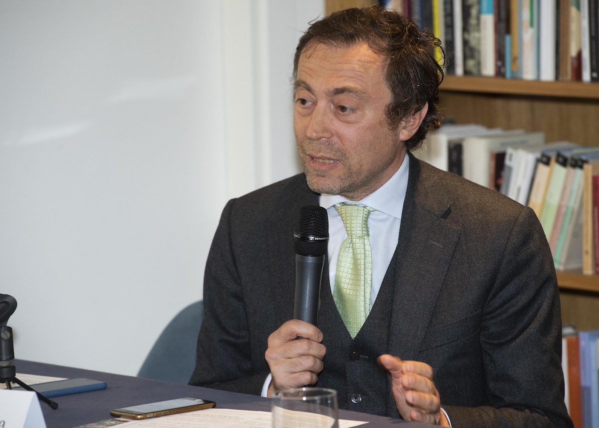 L’ex ambasciatore italiano in Uzbekistan è stato arrestato con l’accusa di aver favorito il rilascio di visti turistici a cittadini...
