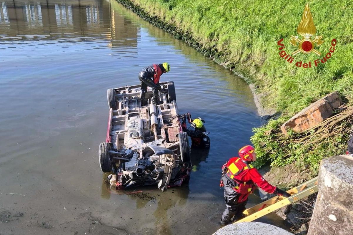 In provincia di Venezia un furgoncino è finito in un canale: tre persone sono morte