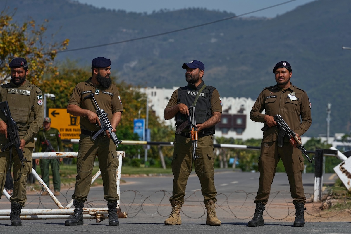 Almeno tre poliziotti sono stati uccisi in un attacco nel nord ovest del Pakistan