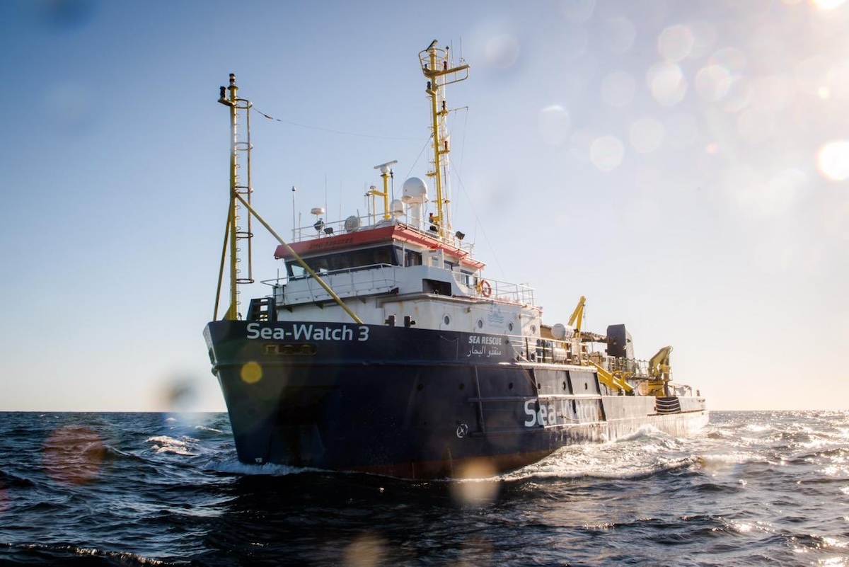 L’ong Sea-Watch dice che la Guardia costiera libica ha sparato a una sua nave che aveva appena terminato un soccorso