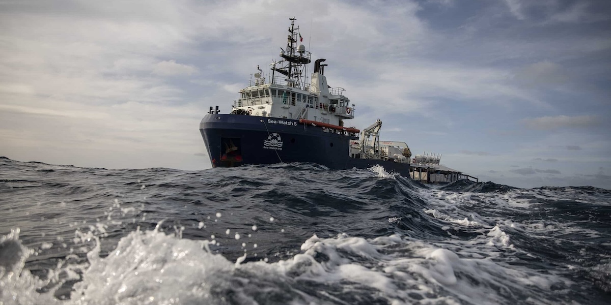 L’ong Sea-Watch dice che la Guardia costiera libica ha sparato a una sua nave che aveva appena terminato un’operazione di soccorso