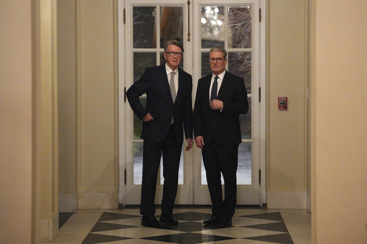 Keir Starmer insieme a Peter Mandelson, a Washington, il 26 febbraio del 2025