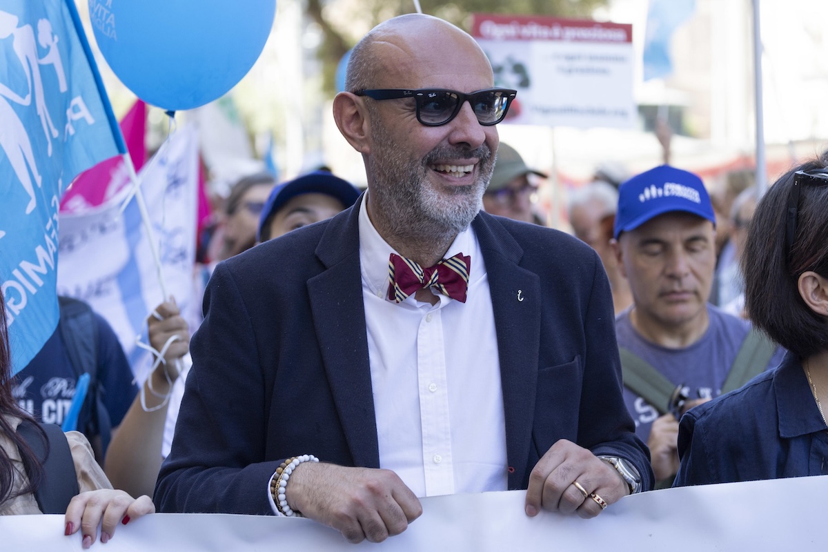 Simone Pillon è il nuovo avvocato della “famiglia nel bosco”