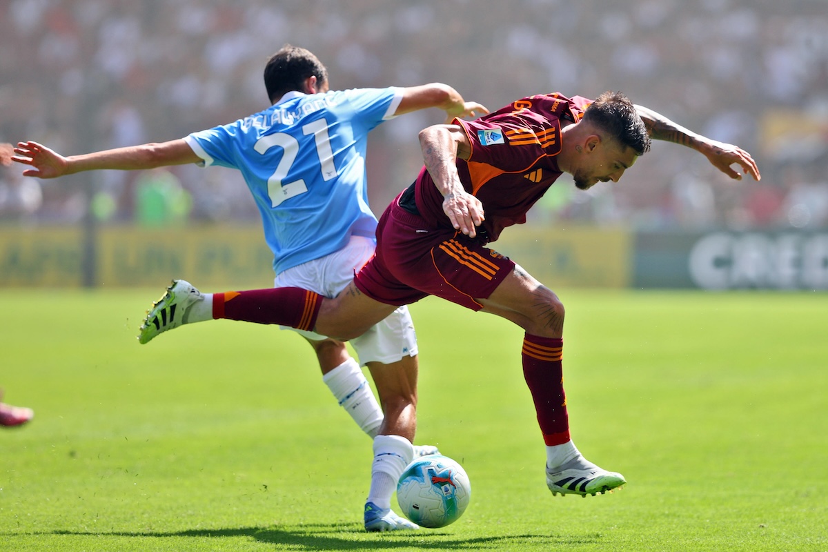 La prefettura di Roma ha deciso che il derby di Serie A tra Roma e Lazio si giocherà domenica alle 12