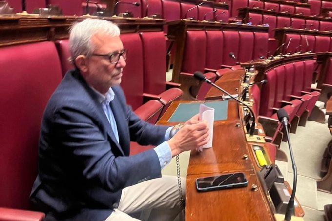 12 giorni di sciopero della fame e un ammanettamento alla Camera