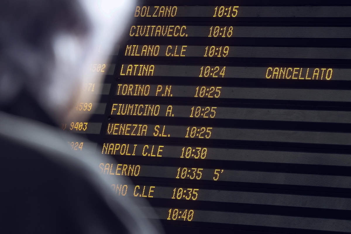 Oggi è previsto uno sciopero generale, che potrà riguardare trasporti, sanità e scuole