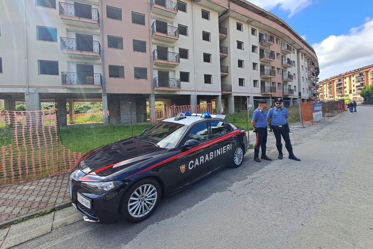 Due donne sono state trovate morte in un cantiere in provincia di Napoli: un uomo è stato arrestato