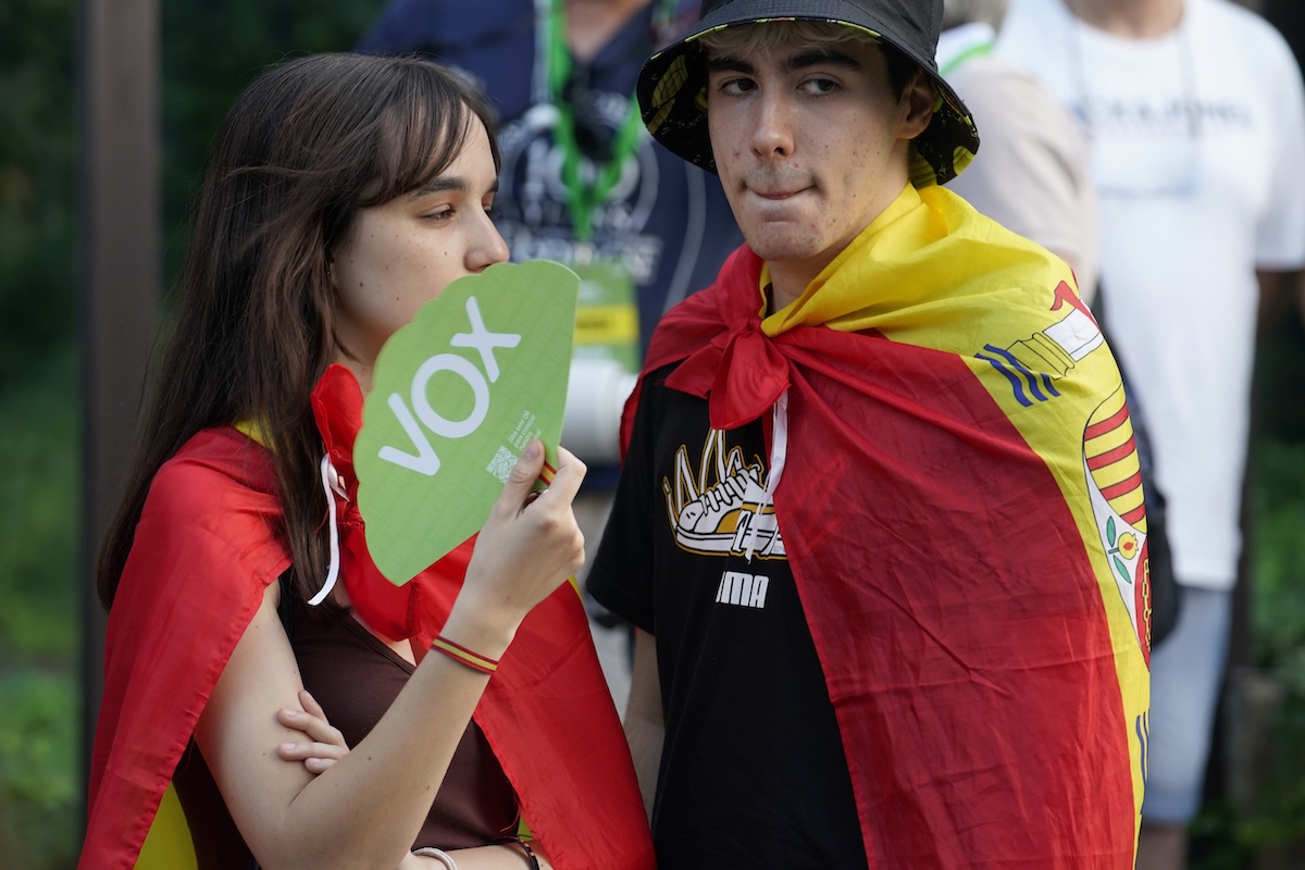 Due sostenitori di Vox, nel 2023 (AP/Andrea Comas)