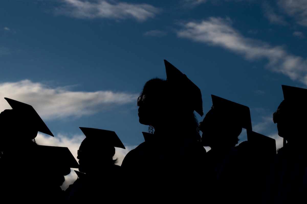 Meglio non parlare di AI nei discorsi di fine anno delle università americane