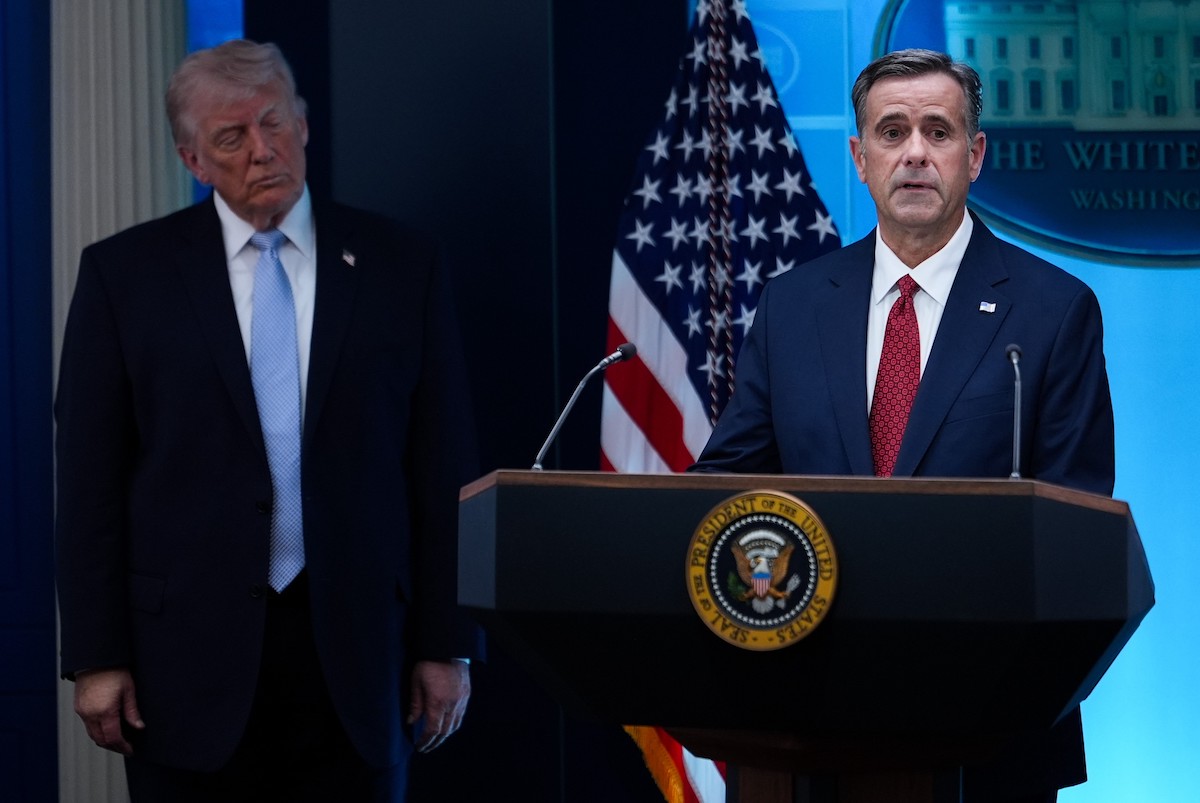 Domandl Trump e il direttore della CIA John Ratcliffe, aprile 2026 (AP Foto)