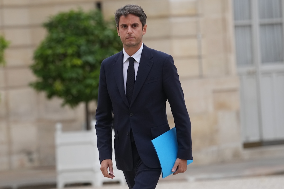 L’ex primo ministro francese Gabriel Attal ha annunciato che si candiderà alle elezioni presidenziali del 2027