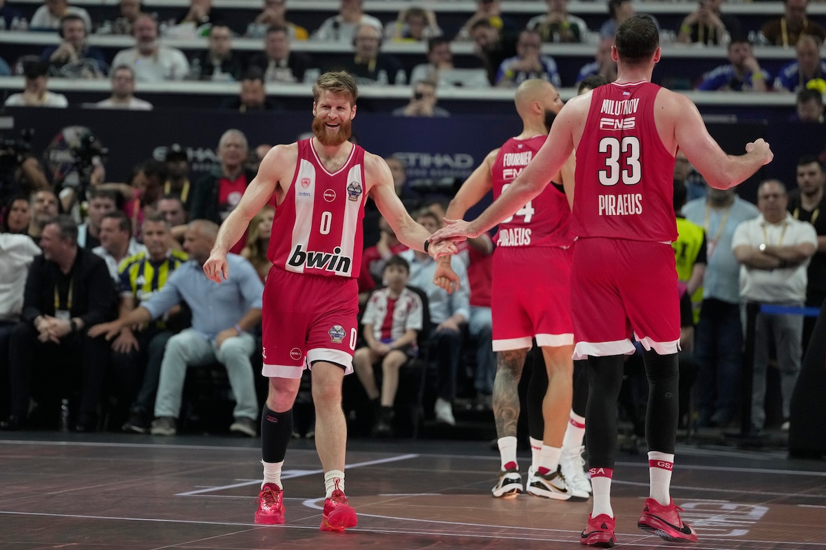 La finale di Eurolega di basket sarà tra Olympiakos e Real Madrid