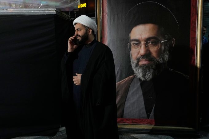 Ma quindi, Mojtaba Khamenei