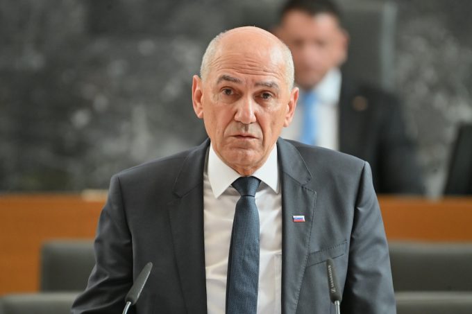 Il parlamento della Slovenia ha eletto come primo ministro il politico di destra Janez Janša