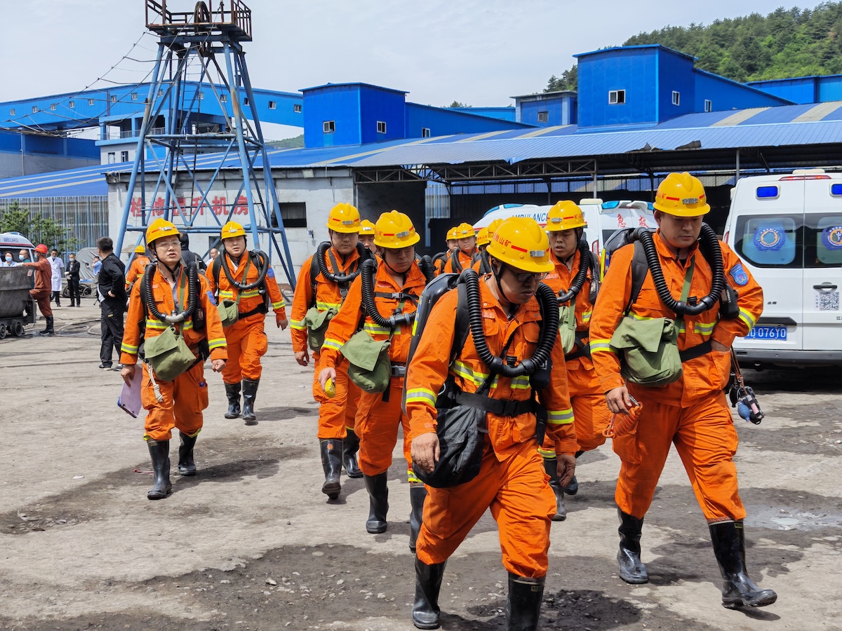 Almeno 90 morti in un’esplosione in una miniera in Cina