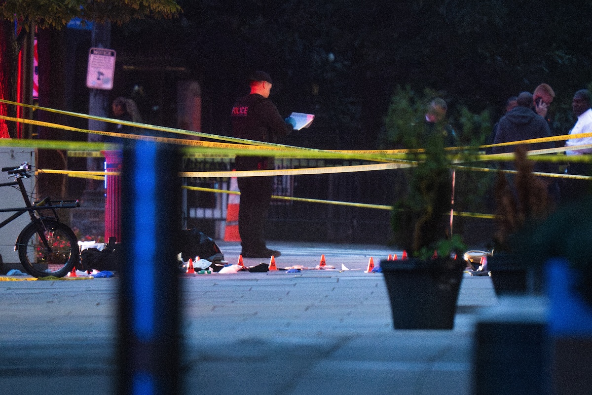 Un uomo è stato ucciso dal Secret Service statunitense dopo aver sparato fuori dalla Casa Bianca