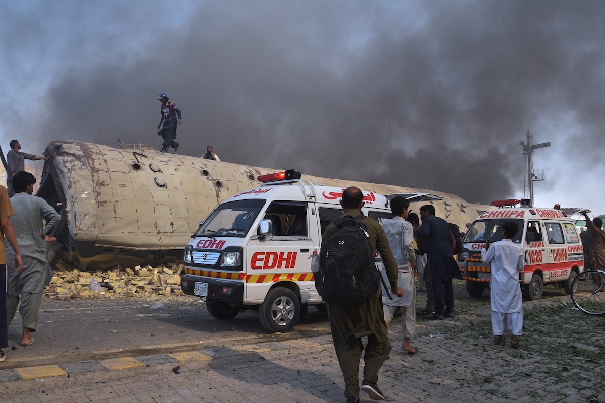 Almeno 23 persone sono state uccise in un attentato a un treno a Quetta, in Pakistan