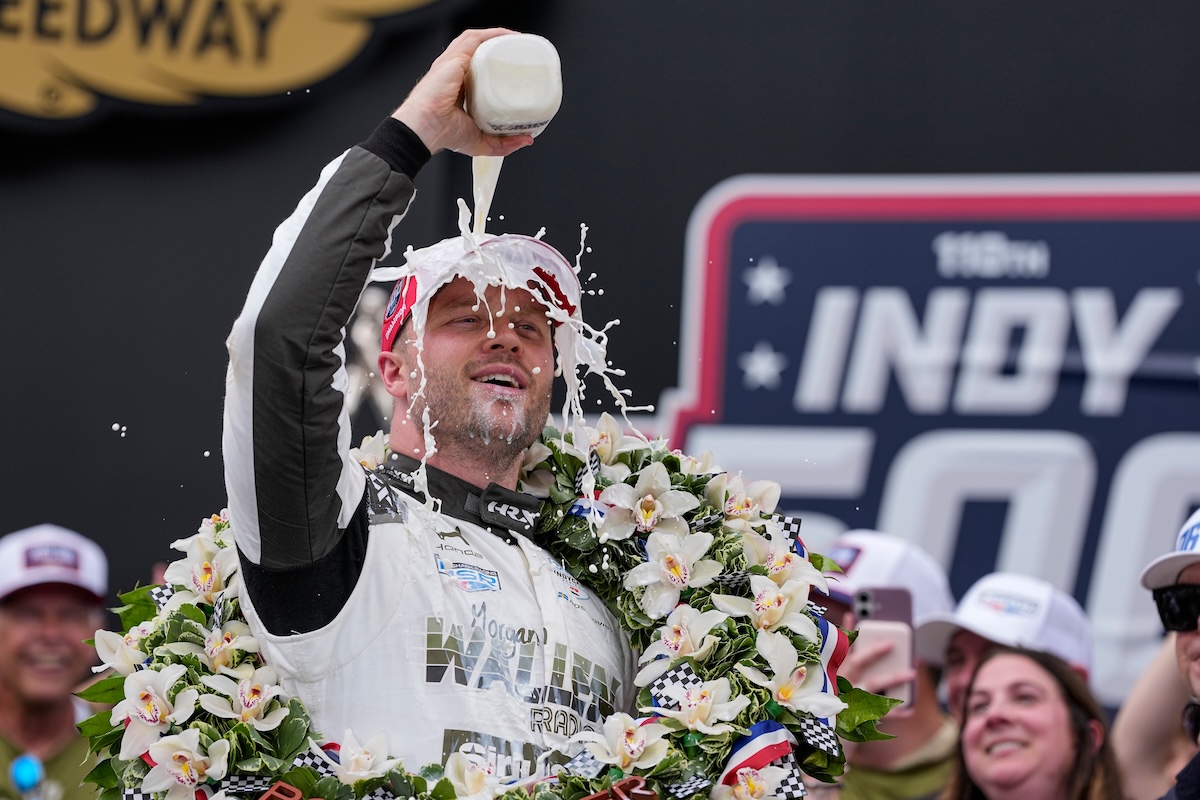 Leggi l'articolo: Vincere al fotofinish la 500 miglia di Indianapolis e cospargersi di latte