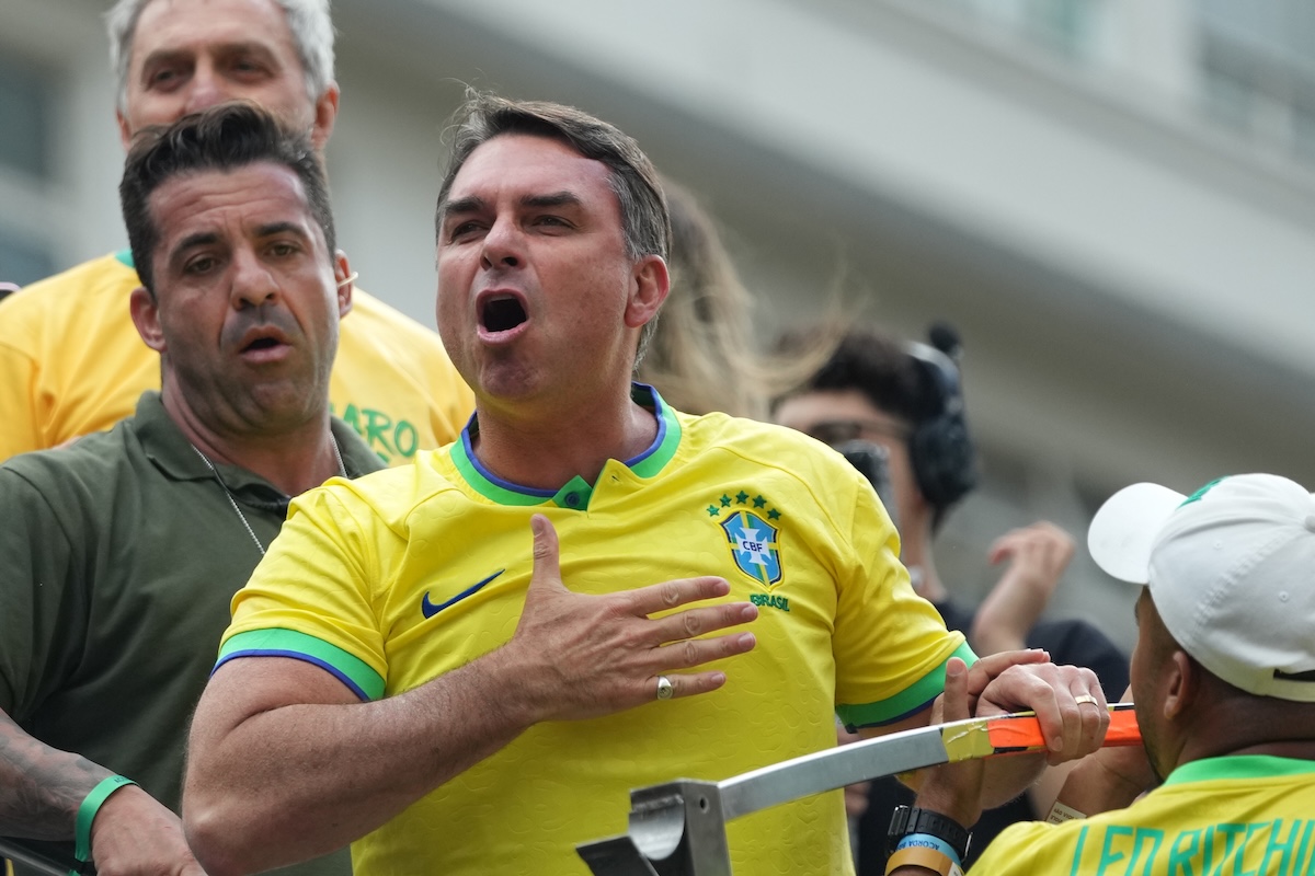 Flávio Bolsonaro, durante un comizio a San Paolo, lo scorso 1° marzo