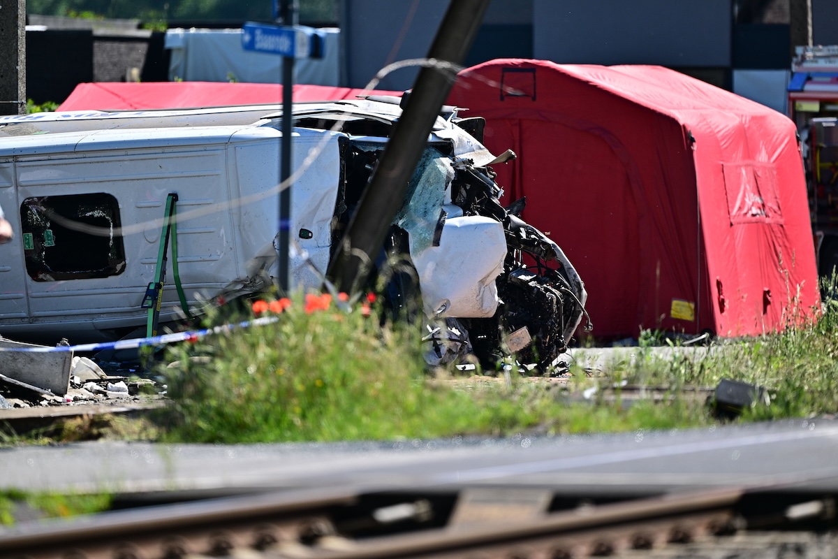 In Belgio un pulmino scolastico è stato investito da un treno: sono morte 4 persone
