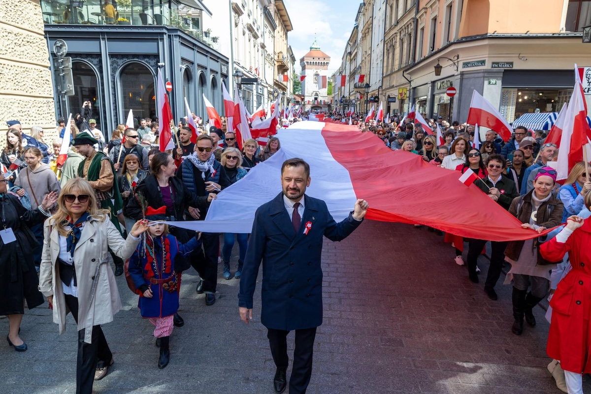 Il sindaco di Cracovia, del partito europeista del primo ministro Tusk, è stato rimosso con un referendum promosso dall’estrema destra