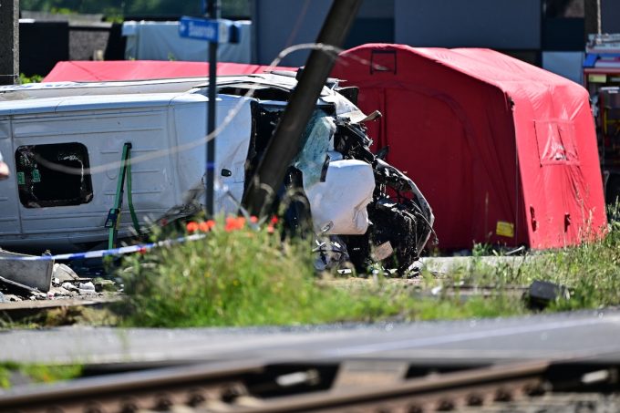 In Belgio un pulmino scolastico è stato investito da un treno: sono morte 4 persone