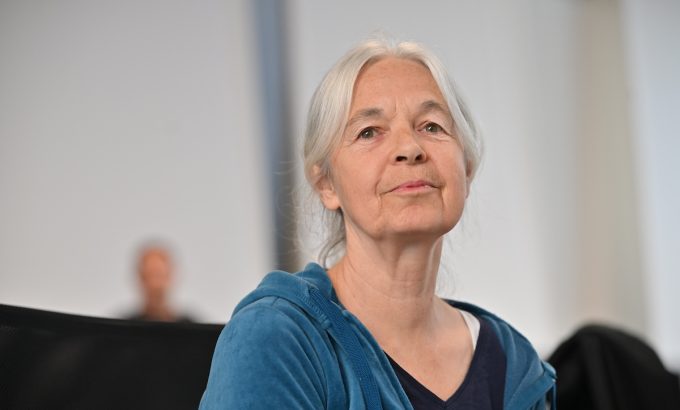 Daniela Klette, ex membro del gruppo terroristico tedesco RAF e a lungo latitante, è stata condannata a 13 anni di carcere
