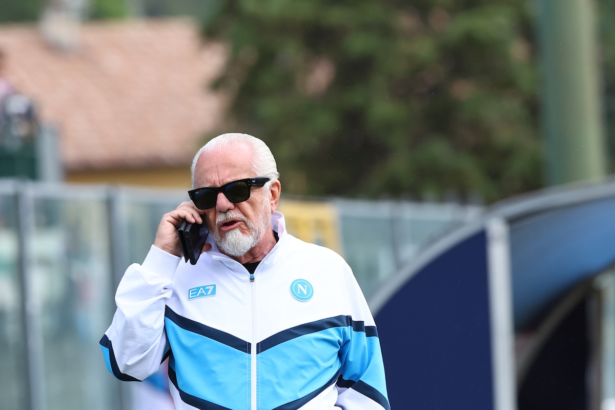 Il presidente della squadra di calcio del Napoli Aurelio De Laurentiis è indagato per abuso edilizio nello stadio Maradona