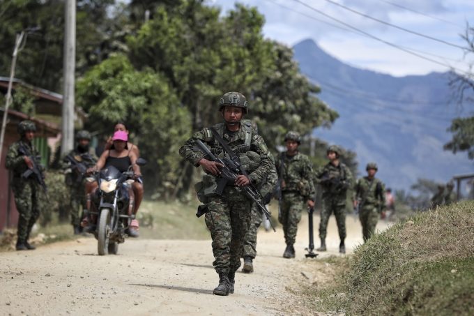 In Colombia decine di guerriglieri sono morti in scontri tra due gruppi armati locali