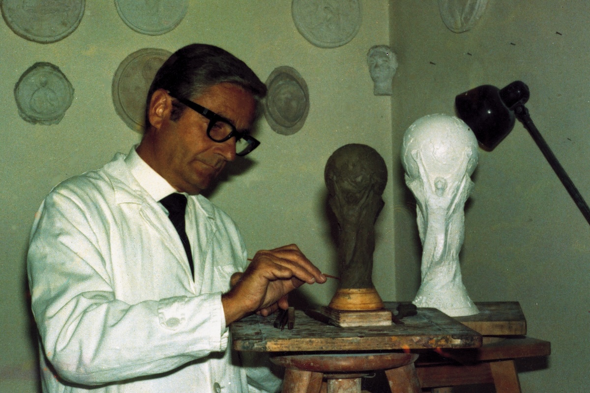 Lo scultore che realizzò la Coppa del Mondo di calcio